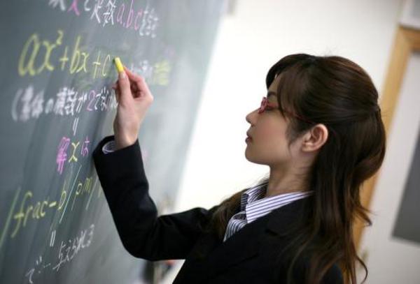 中国高校教师究竟靠什么赚钱